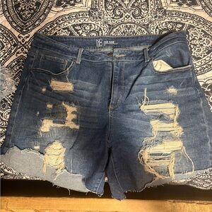 No Boundaries Women's Distressed Blue Denim Shorts SZ 17